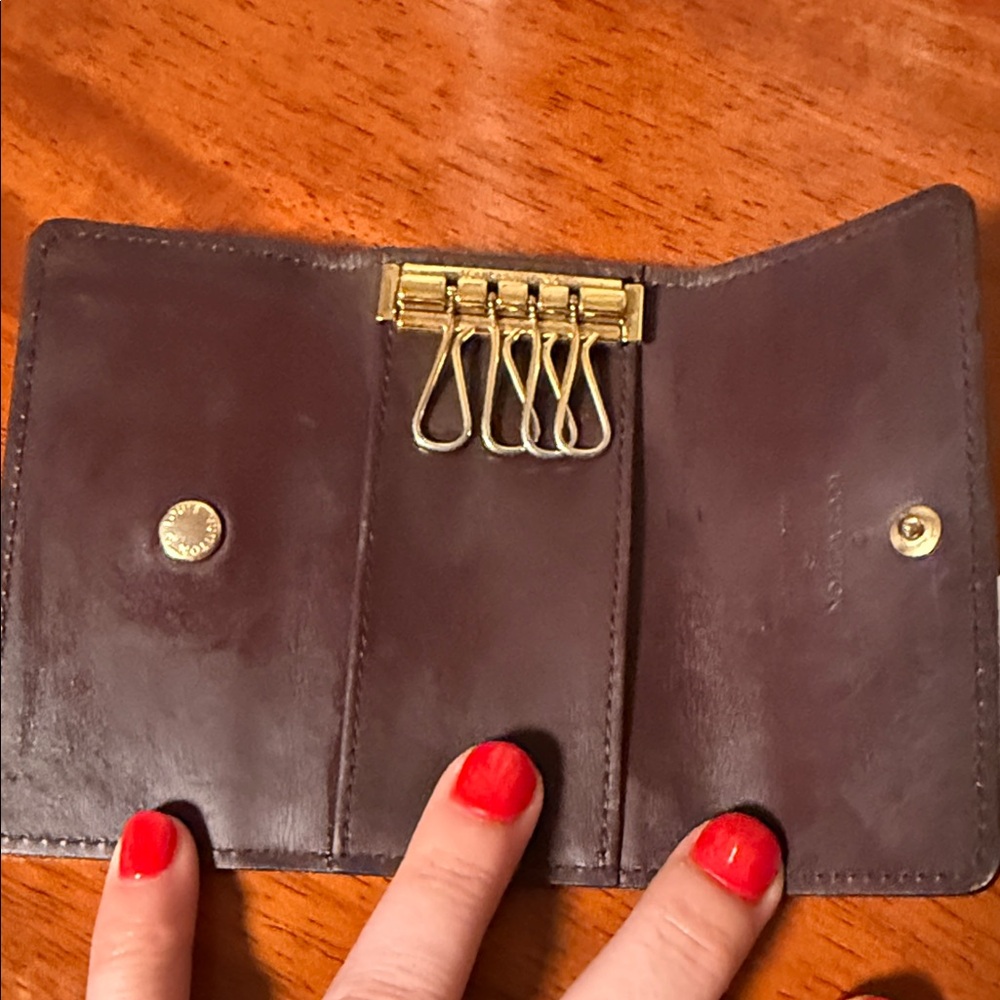 Louis Vuitton Amarante Vernis Key Holder - Picture 3 of 12